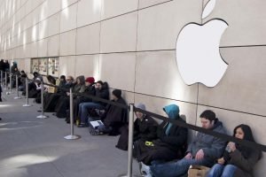 Apple-store-iPhone-upgrade-line-300x200 Apple-store-iPhone-upgrade-line