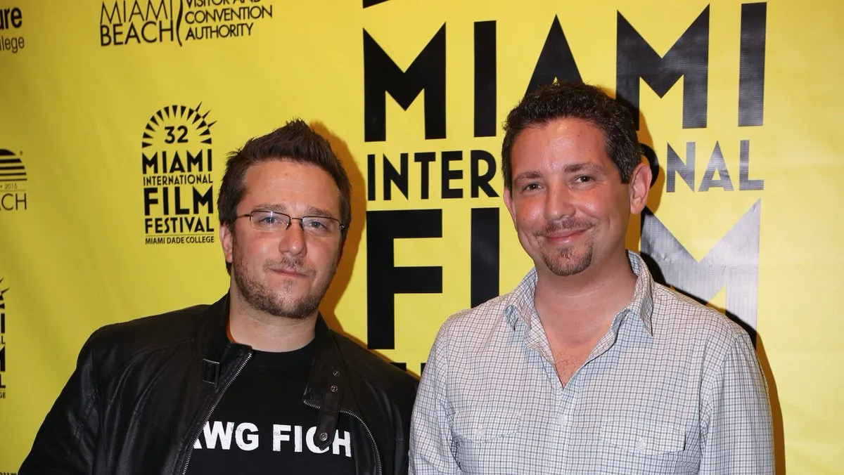 Гости и участники на фоне баннера кинофестиваля в Майами