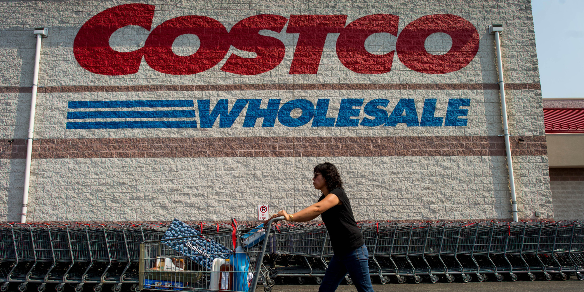 o-COSTCO-facebook Гипермаркет Costco увеличивает членский взнос