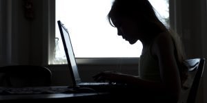 o-GIRL-ON-LAPTOP-DARK-facebook-300x150 o-GIRL-ON-LAPTOP-DARK-facebook