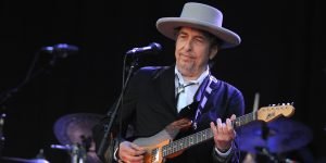 o-BOB-DYLAN-facebook-300x150 US legend Bob Dylan performs on stage du