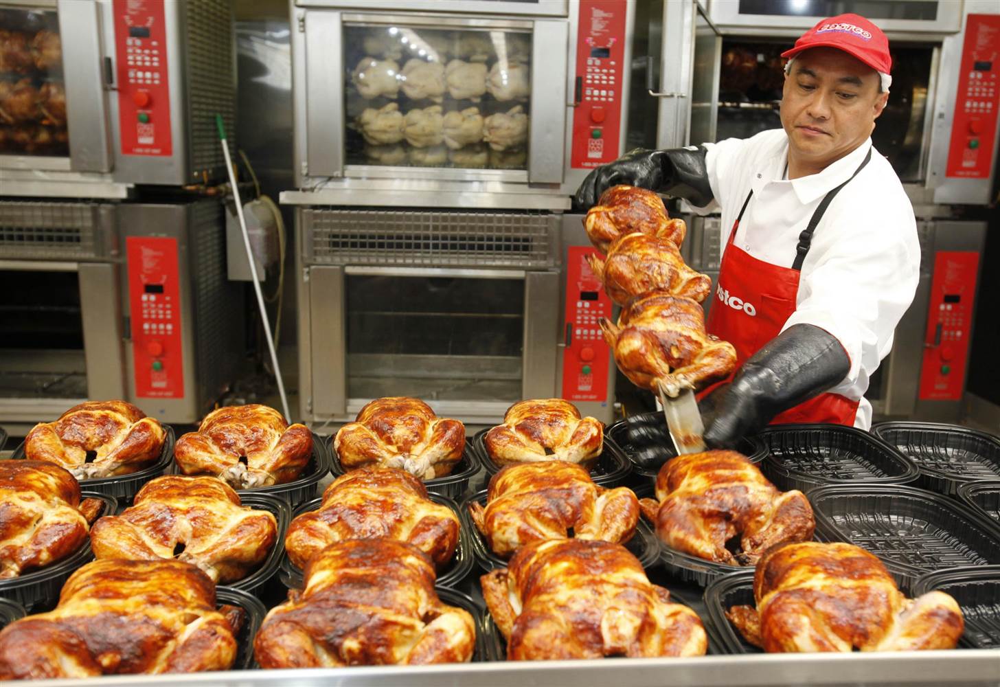 150305-costco-chicken-2130_cf18c34cd0ac147c16f9fc4783b8383f.nbcnews-ux-2880-1000 Эта компания стала лучшим работодателем года. В нее может устроиться каждый