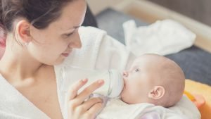 AM_b_bot_Bottle-feeding-your-baby_WP-300x169 AM_b_bot_Bottle-feeding-your-baby_WP
