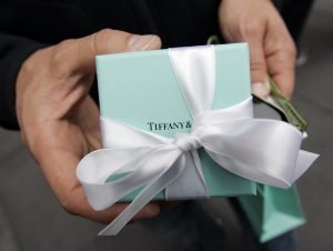 federal-jury-costco-should-pay-55-million-for-selling-fake-tiffany-rings-300x226 Tiffany & Co.