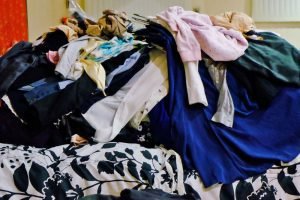 ThisNo-MessMondayIshowyou7stepstoconqueryourclothesbymakingmyselftheguineapigofacloset-cleaningexperimentPlusaFREEworksheetsoyoucanfindoutwhatsinyouridealcloset-300x200 This+No-Mess+Monday,+I+show+you+7+steps+to+conquer+your+clothes+by+making+myself+the+guinea+pig+of+a+closet-cleaning+experiment!+Plus+a+FREE+worksheet+so+you+can+find+out+what's+in+your+ideal+closet!