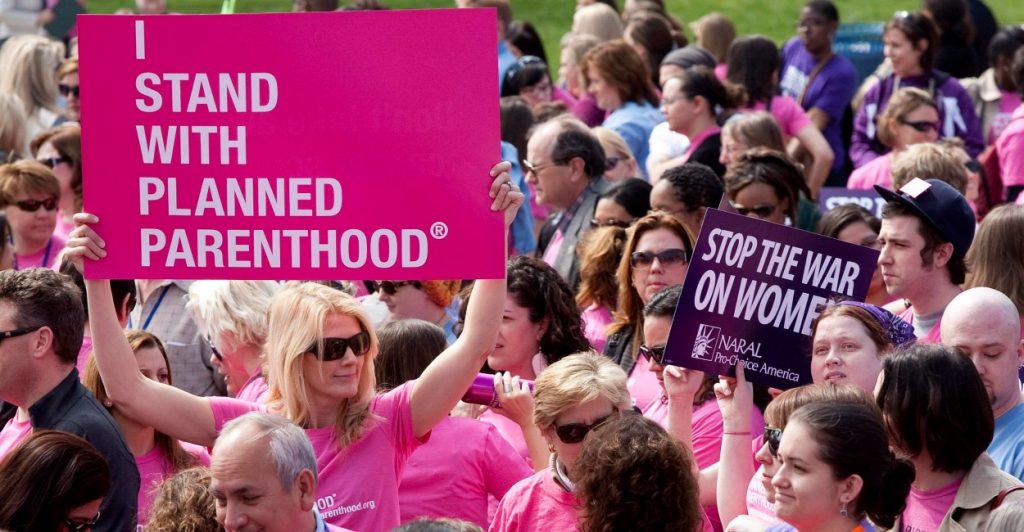 150715_plannedparenthood-1250x650-1024x532 Трамп отменил бесплатную контрацепцию. И снова разозлил женщин