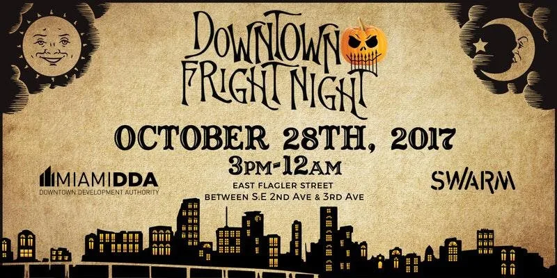 Афиша мероприятия Downtown Fright Night с силуэтом города и тыквой