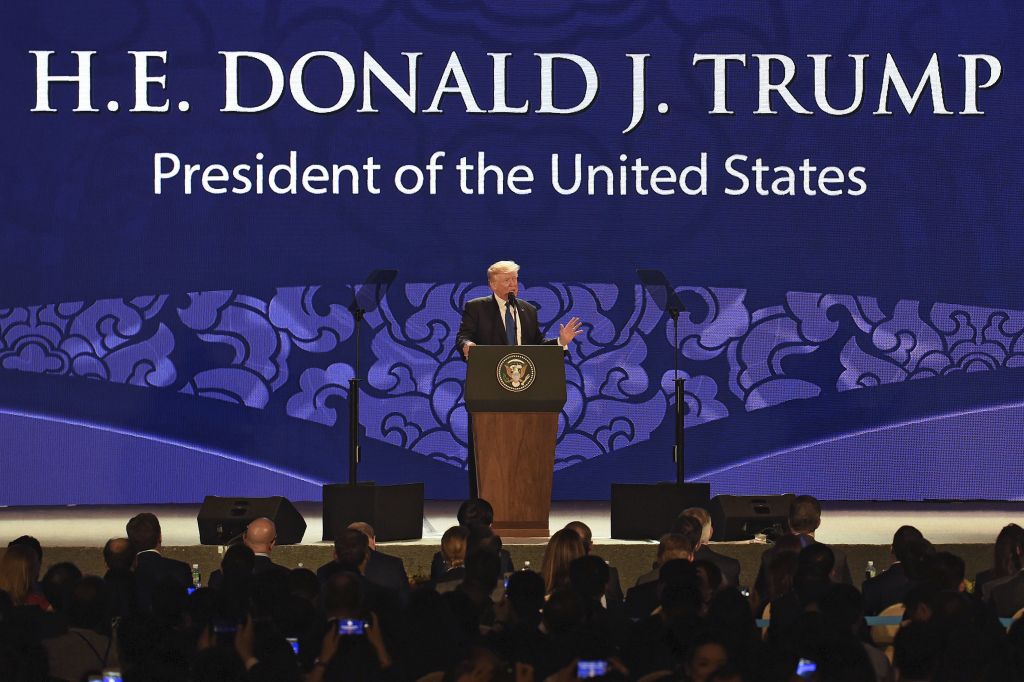 31360417 Трамп увиделся с Путиным на саммите во Вьетнаме