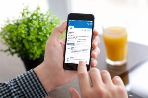 man-holding-iphone-twitter-2-300x200 man-holding-iphone-twitter-2