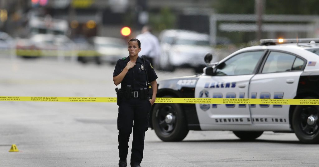 636035700380703851-AP-DALLAS-SHOOTINGS-PROTEST-DALLAS-83205236-1024x538 В результате стрельбы на автомойке в Пенсильвании погибли пять человек