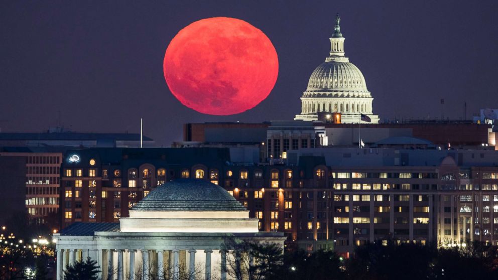supermoon-washington-epa-thg-171204_16x9_992 Лунное затмение, суперлуние и «голубая» Луна совпадут ночью 31 января