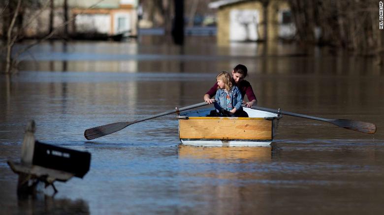 180227120308-02-flooding-0226-michigan-exlarge-169 Наводнения в США продлятся до конца недели