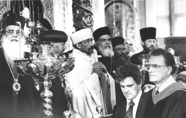 Rev-Billy-Graham-e1519230234301 Умер американский проповедник Билли Грэм. Он был советником 12 президентов