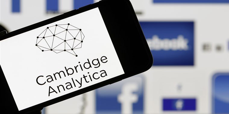 180320-cambidge-analytica-al-1503_9943e3903206e3c289a765e98424629b.focal-760x380 Компанию Cambridge Analytica обвинили в незаконном вмешательстве в американские выборы