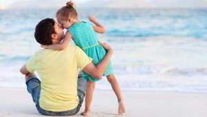 aa1832dc2c54b51dbf6f88a5981b1f67-e1520964010561-300x170 Father and daughter at beach