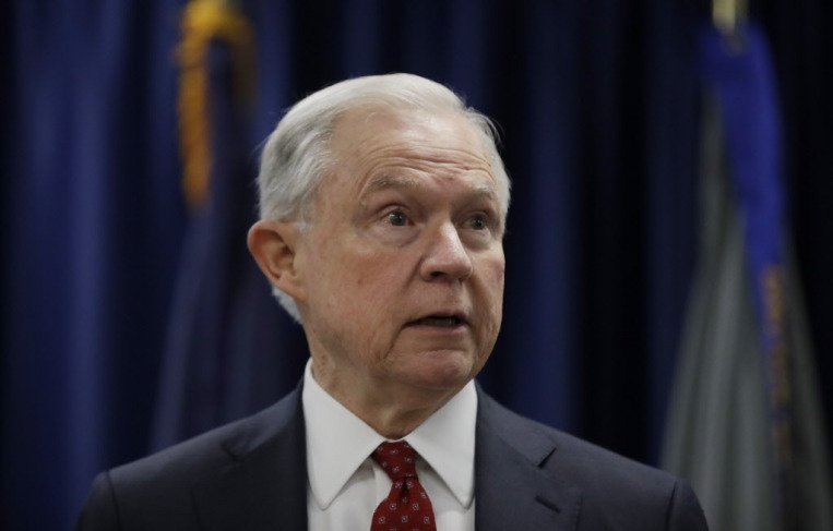 jeffsessions072617 Департамент юстиции планирует запретить скользящие приклады