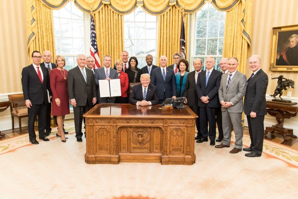 trump-cabinet-1024x683 Помощники Трампа советуют ему ужесточить подход к России