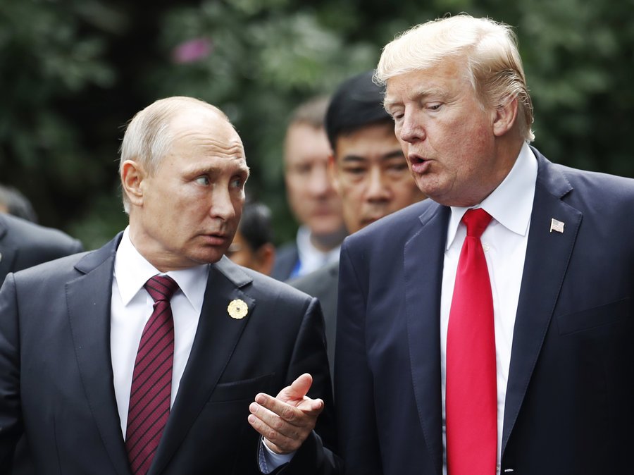 trump-putin-0a773c04a1d6926b7353498242517e07f04e3714-s900-c85 Трамп поздравил Путина с победой. Его просили этого не делать