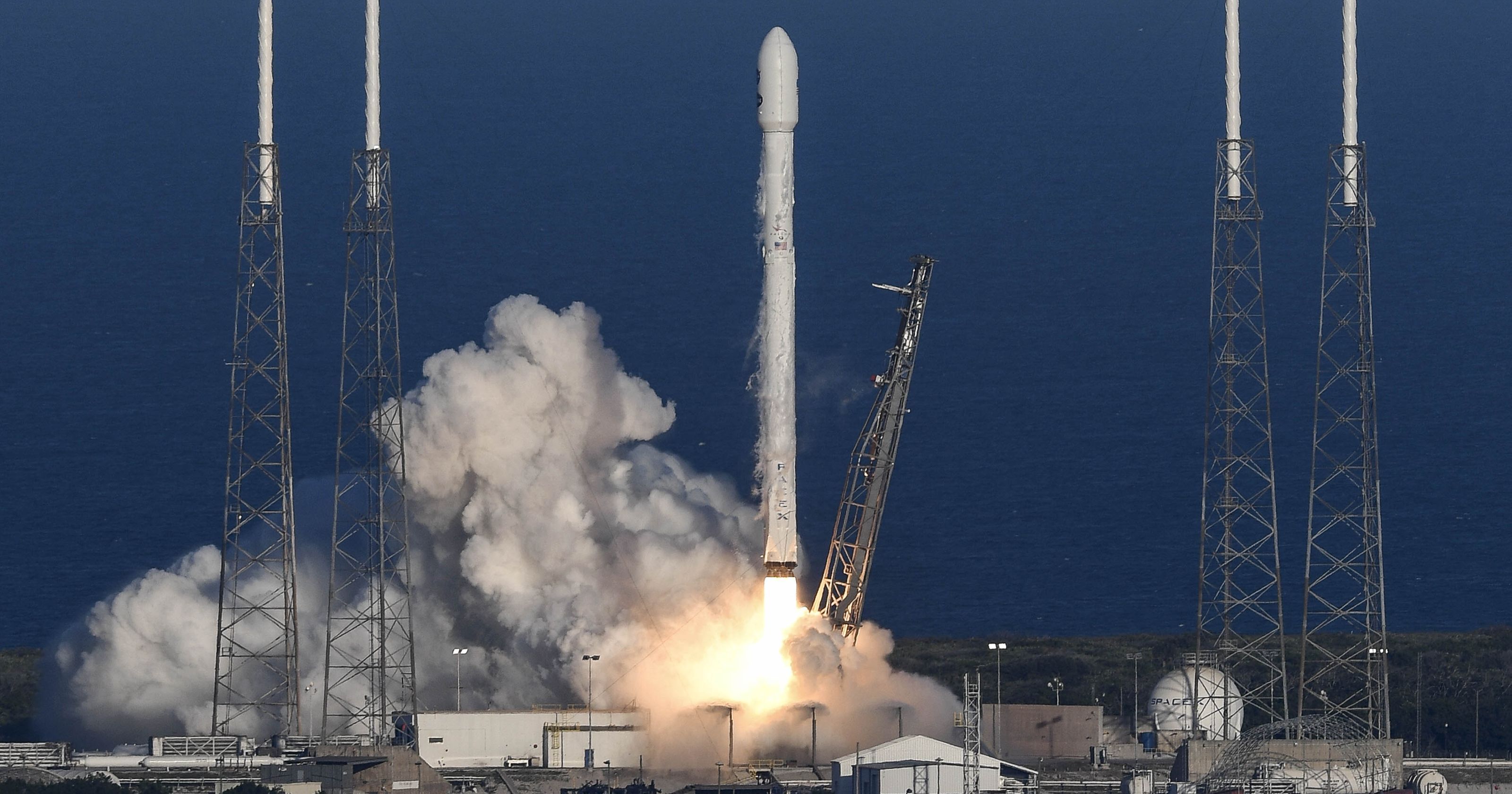 636596768496071818-tess-crb041818-spacex SpaceX запустила телескоп NASA для поиска экзопланет