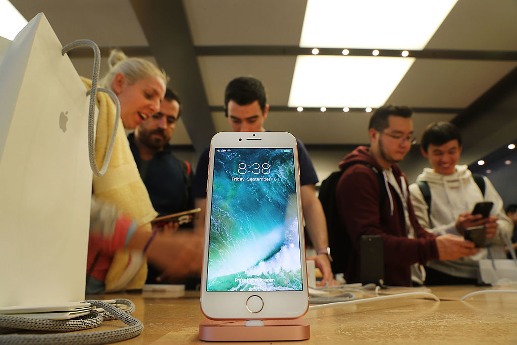 galaxy-s8-vs-iphone-8-desktop-mode-beast-mode-will-give-galaxy-s8-edge-over-iphone-8 Новая версия iOS заблокировала некоторые экраны iPhone 8