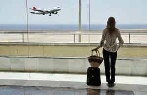 54891Girl-at-the-airport-window-loo-26611148-e1415227387254-300x195.jpg 54891Girl-at-the-airport-window-loo-26611148-e1415227387254