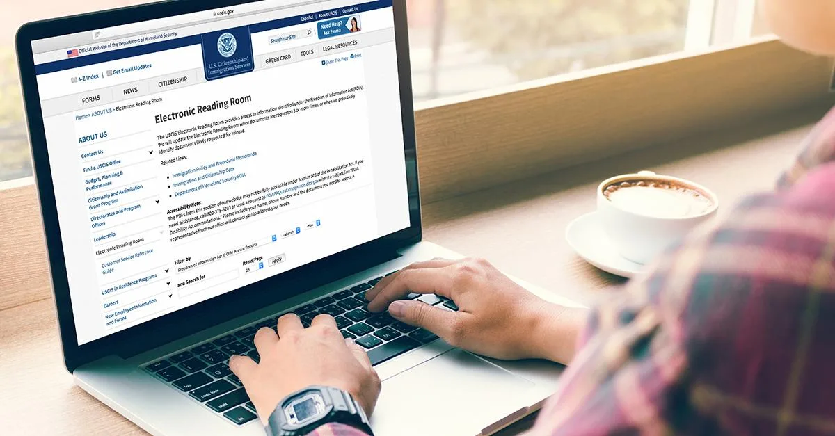 iStock-843610876_edit_FB.jpg USCIS обновляет форму I-485: старые версии перестанут принимать уже в сентябре