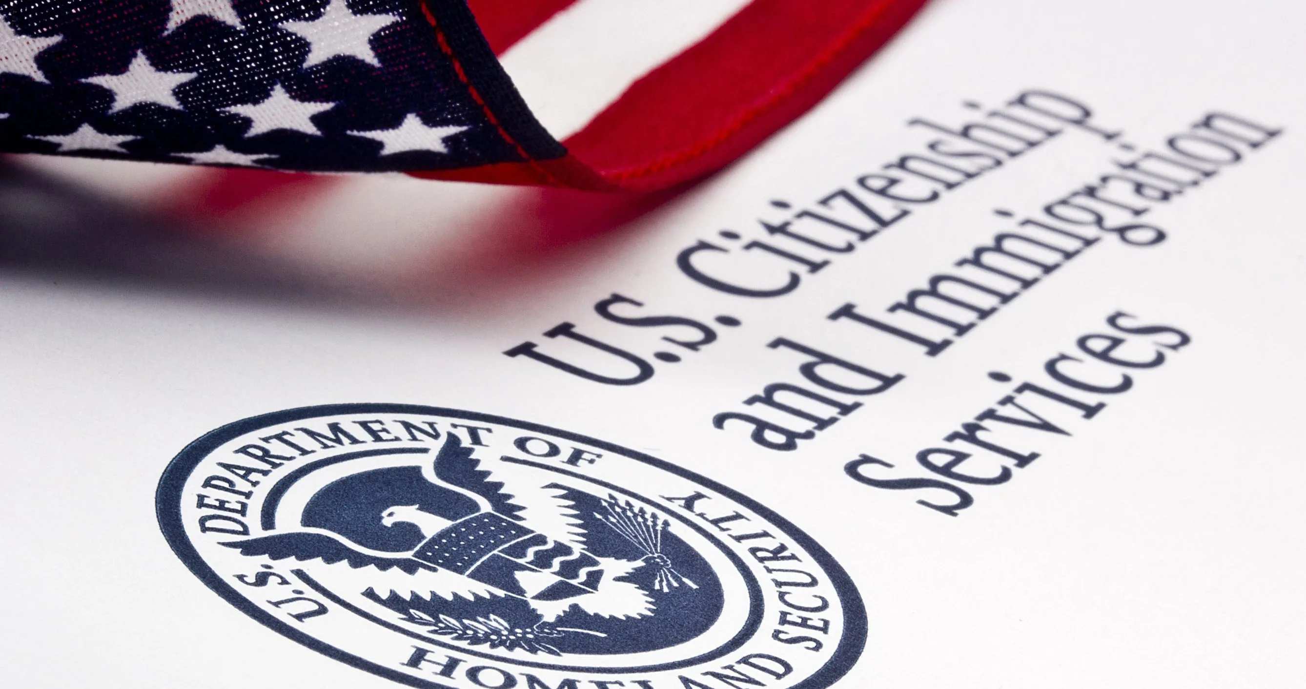immigration-services-e1535487080901.jpg Шок для айтишников: Трамп хочет ввести сбор в $100,000 за рабочую визу