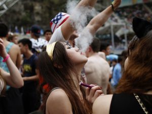 e-cigarette-popularity-among-high-school-and-middle-school-children-is-booming-300x225 e-cigarette-popularity-among-high-school-and-middle-school-children-is-booming