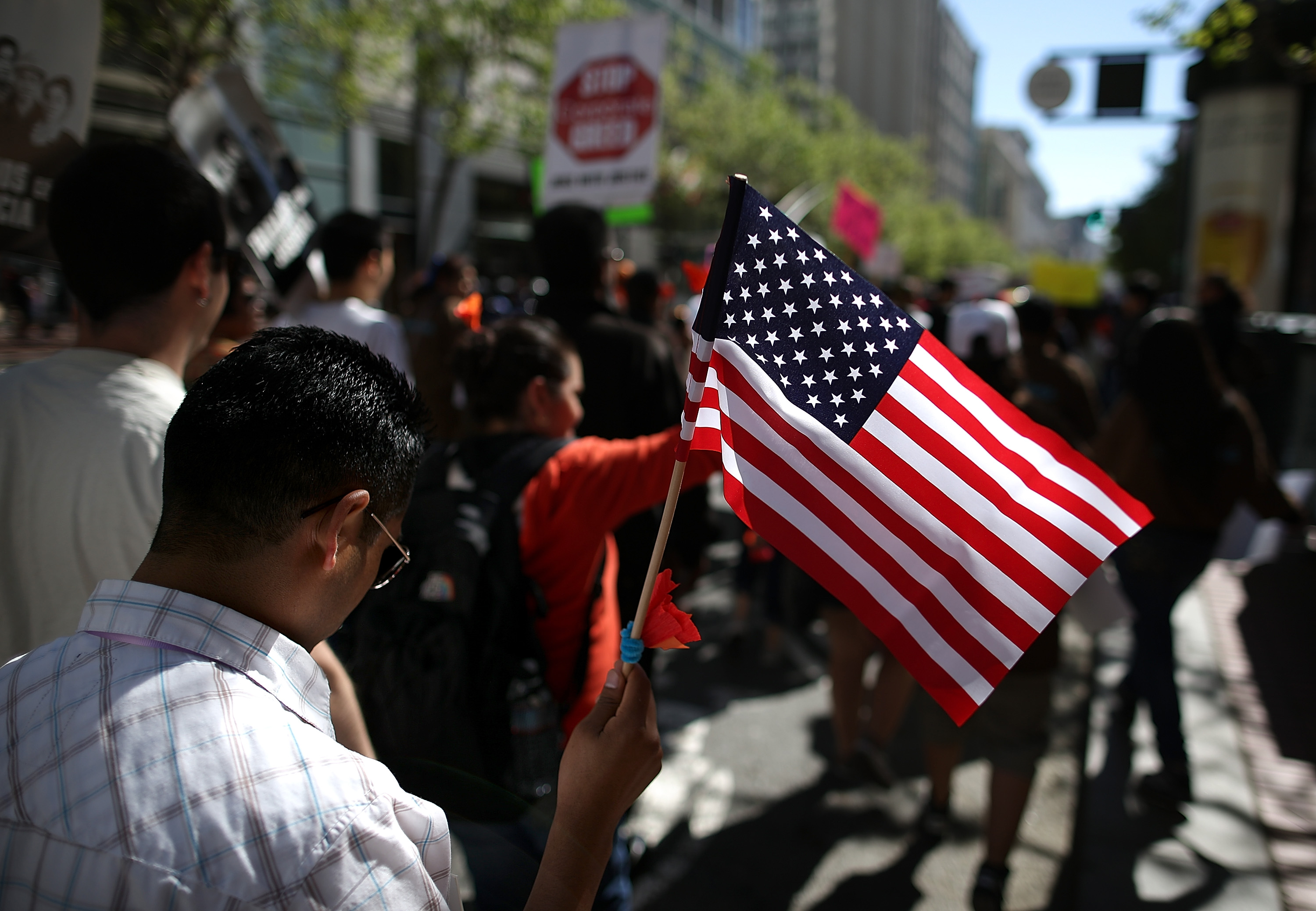 immigration-rally Иммиграционная служба начнет вызывать в суд за нарушение статуса