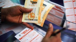 120330100604-mega-millions-lottery-03-horizontal-large-gallery-300x169 120330100604-mega-millions-lottery-03-horizontal-large-gallery