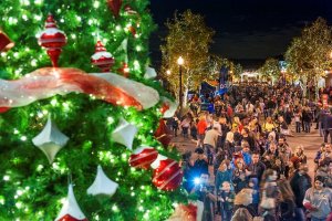 Light-up-Main-St-2016-300x200 Light-up-Main-St-2016