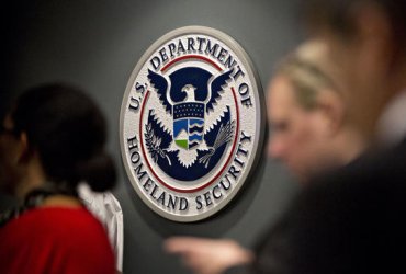 Выезжать из США за грин-картой нужно далеко не всем иммигрантам  – успокаивает DHS