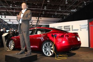 Elon-Musk-and-Tesla-Model-S-Prototype1-300x200 Elon-Musk-and-Tesla-Model-S-Prototype1