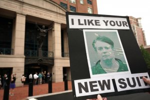05-Manafort-Trial-Protest-Sign.w700.h467-300x200 05-Manafort-Trial-Protest-Sign.w700.h467