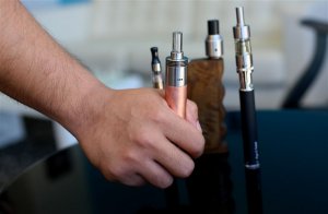 160505-e-cigarettes-mdl_186d48d6a8f72a10df2b9d4c55e4f0eb.fit-760w-300x196 160505-e-cigarettes-mdl_186d48d6a8f72a10df2b9d4c55e4f0eb.fit-760w