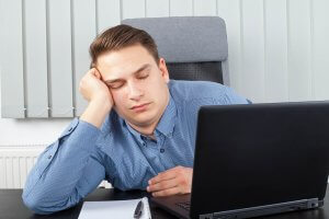 shu-Lack-of-sleep-cause-dementia-sleepy-employee-at-work-562671430-1500x1000-300x200 shu-Lack-of-sleep-cause-dementia-sleepy-employee-at-work-562671430-1500x1000