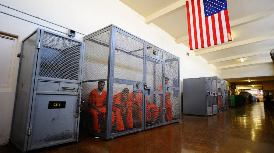 Иммиграционные тюрьмы в США: сексуальное насилие, голодовки и смерти |  Rubic.us