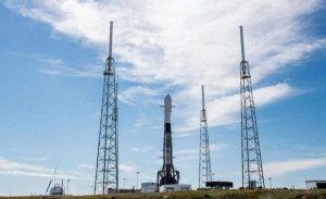 Raketa-SpaceX-Falcon-9-gotova-k-zapusku-300x183 Ракета SpaceX Falcon 9 готова к запуску