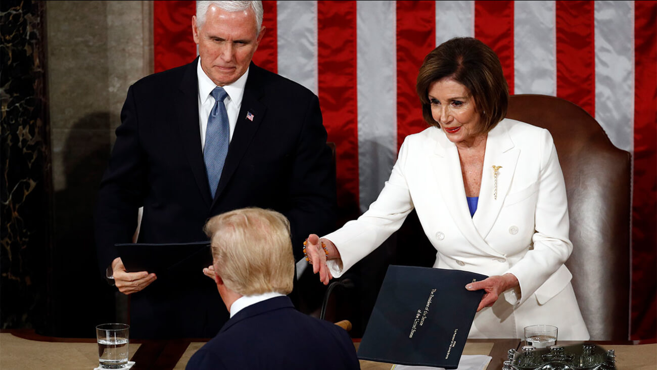 5904407_020420-cc-ap-trump-nancy-handshake-img Ни слова об импичменте: что говорил Трамп в обращении к нации
