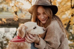 imagedogscute-lady-smiling-her-dog-friend-during-golden-hours-orange-leaves-aroundblog-300x200 imagedogscute-lady-smiling-her-dog-friend-during-golden-hours-orange-leaves-aroundblog