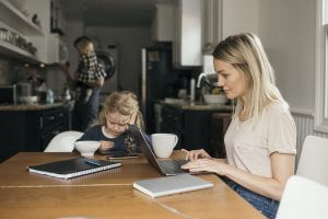 105055994-using_laptop-300x200 105055994-using_laptop