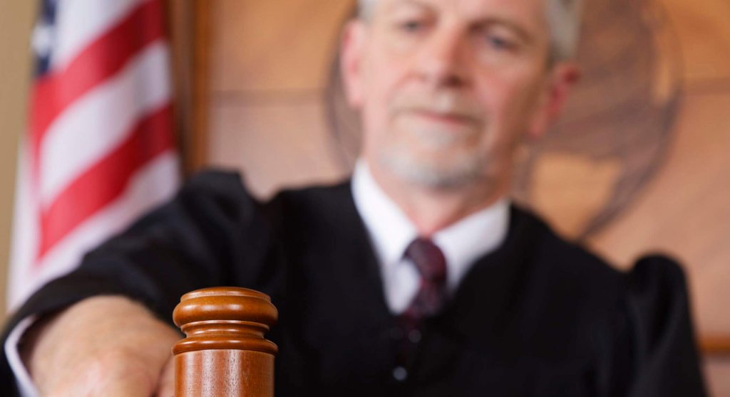 157642855-judge-trial-56a0a4263df78cafdaa38751-e1587648537520-1024x558 Ваш кейс в иммиграционном суде? Вам очень повезло!