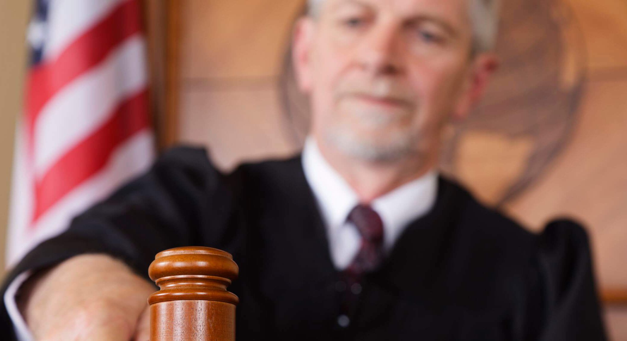 157642855-judge-trial-56a0a4263df78cafdaa38751-e1587648537520 Судья запретил депортировать иммигрантов в третьи страны