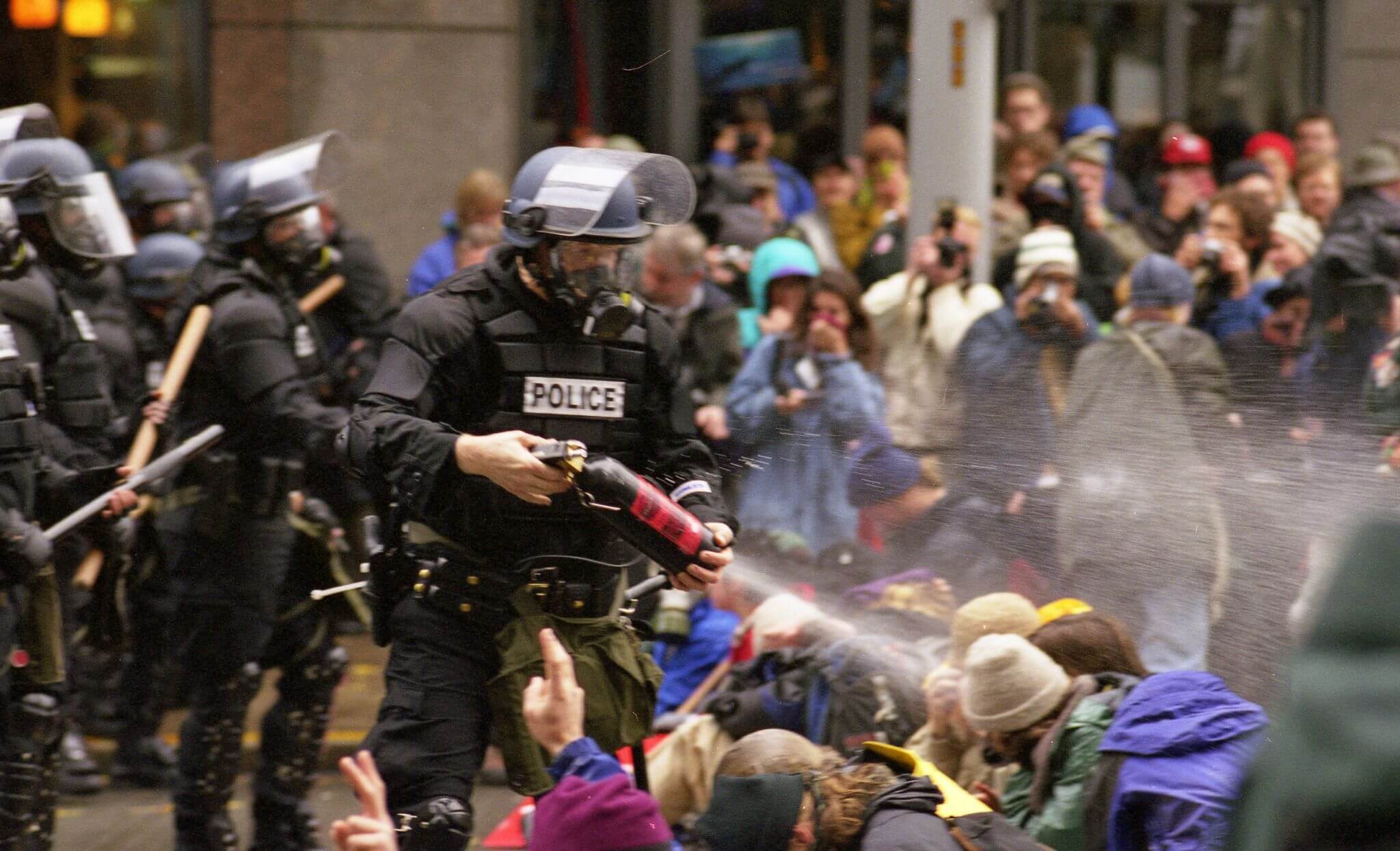 Politsiya-primenyala-slezotochivyj-gaz-protiv-demonstrantov.-Foto-KUOW Что происходит в Сиэтле