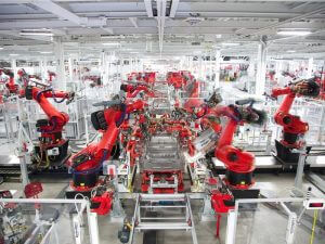 Zavod-Tesla-v-Kalifornii-SSHA.-300x225 Завод Tesla в Калифорнии, США.