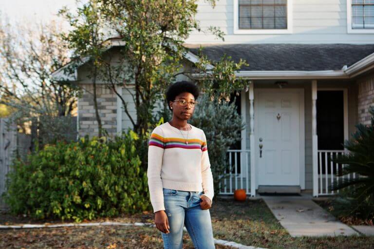 robiandrew_marykang_036-edit_custom-78d03da67463df5bcf788d01150115f7ea279dcb-s2500-c85-768x511 Нация “от зарплаты до зарплаты”: почему даже те, кто много зарабатывает, все равно в долгах