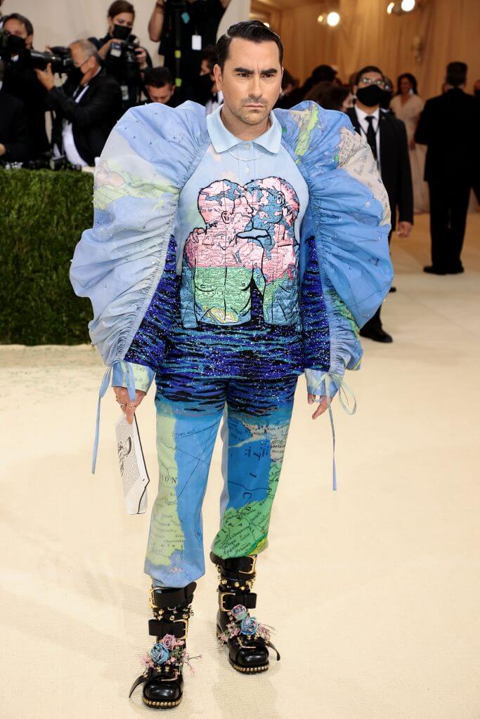 dan-levy-met-gala-2021-683x1024 Met Gala 2021: самые провокационные и эпатажные наряды на главном событии в мире моды