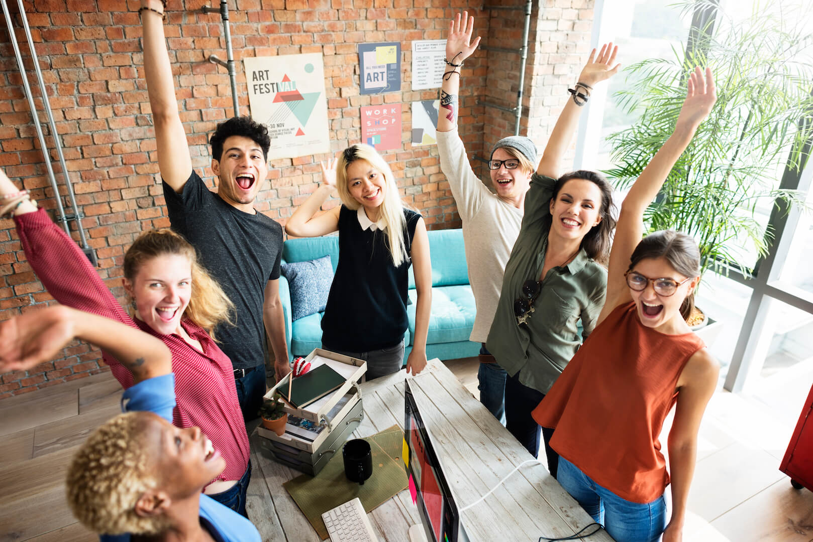 business-team-working-colleagues-successful-PCPP2KA Лучшие вакансии для русскоязычных в США: 2-8 января
