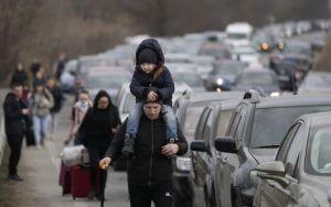 AP22057493128743-640x400-300x188 APTOPIX Ukraine Invasion Refugees