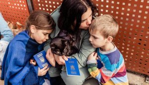 042122_UkrainianRefugees-e1651018477634-300x171 042122_UkrainianRefugees